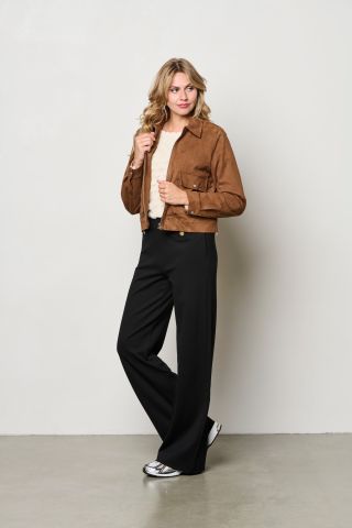 Styl, který si vaše zákaznice zamilují 💕 Každý kousek spojuje eleganci, kvalitu a pohodlí.